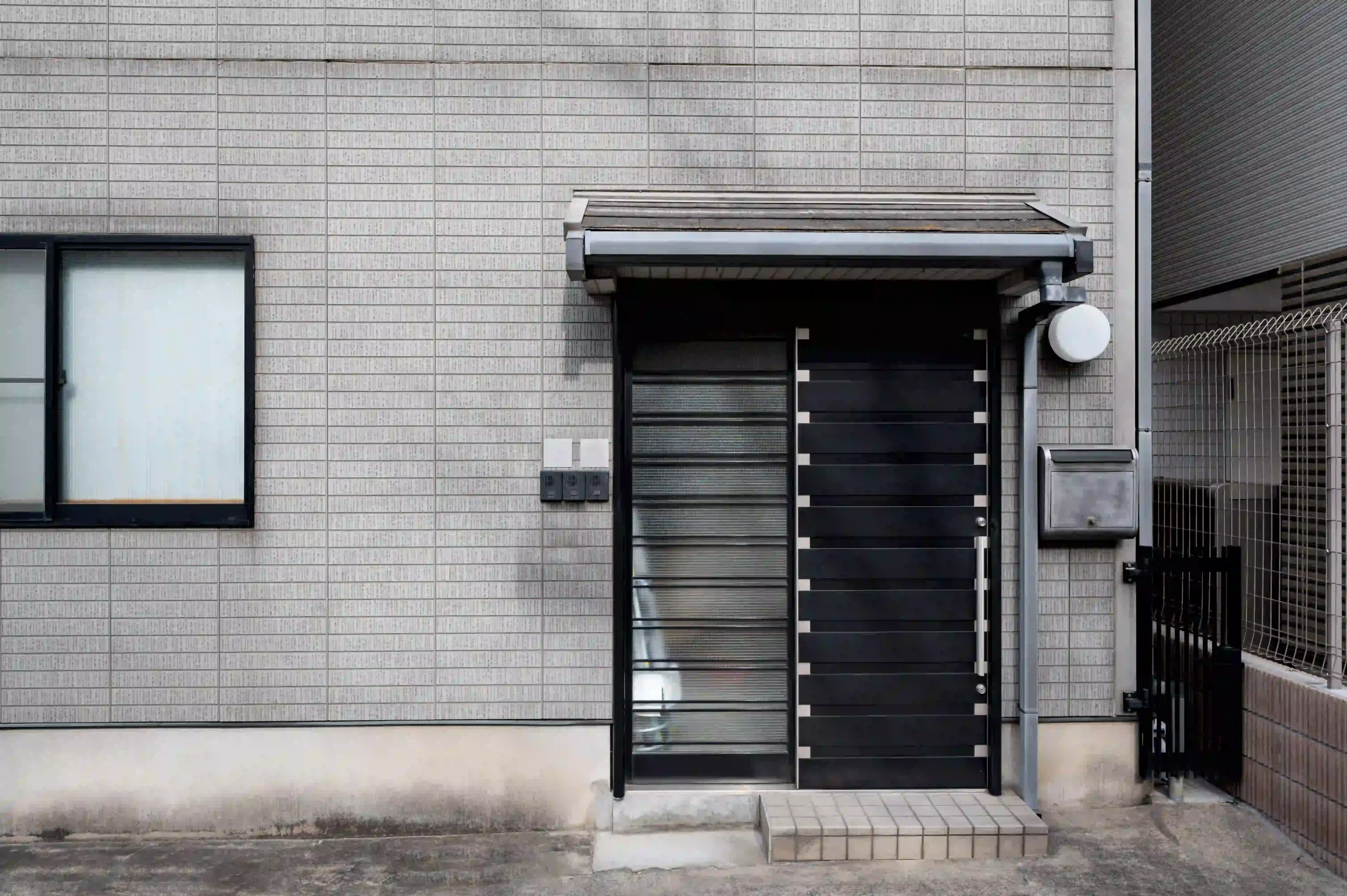 house-entrance-japan-building