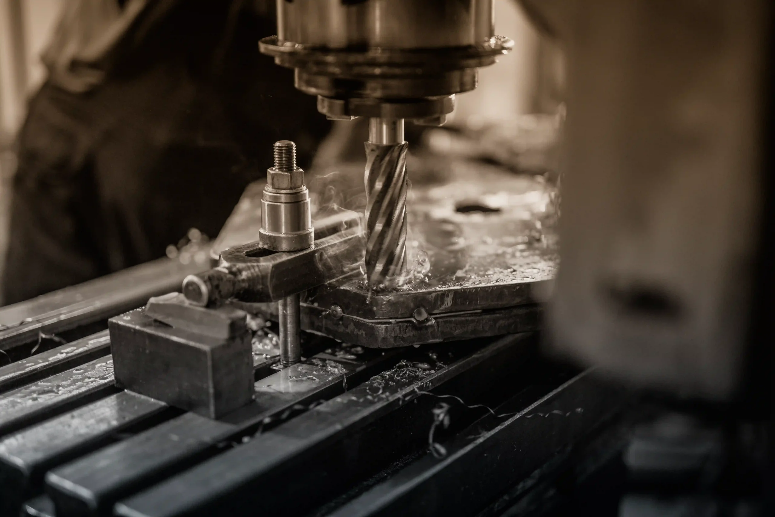 1industrial-machine-drilling-metal